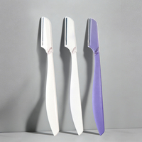 Lames de rasoir multifonctionnelles pour sourcils, outil de dermaplaning facial pour femmes, pour exfolier, tailler et raser avec une lame inclinée