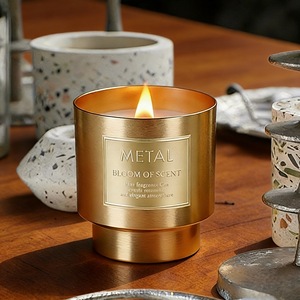 Bougie parfumée en métal plaqué or avec mèche en bois, cire de soja, lettres en relief, décoration de luxe pour la maison, faite à la main, Diwali, Noël - Product Image 3