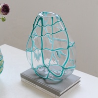 Vase en verre de Murano au design moderne fabriqué à la main lignes turquoises texturées pour la décoration de salle d'art centre de table ou cadeau
