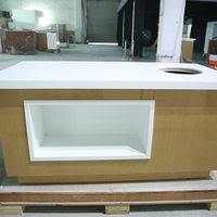 Comptoir de buffet commercial moderne en contreplaqué et surface solide Corian pour restaurant