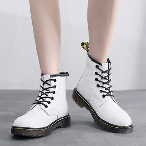 Stivaletti Bianchi in Morbida Pelle per <span class=keywords><strong>Donna</strong></span>, Stile Britannico Classico, 6 Fori, Vera Pelle, Allacciatura, <span class=keywords><strong>Tacco</strong></span> <span class=keywords><strong>Basso</strong></span>, <span class=keywords><strong>Stivali</strong></span> da Motociclista - Product Image 6