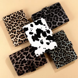 สมุดบันทึกแบบมีห่วง 6 ห่วง ขนาด A6 ปกหนัง PU ลายนูน ลายเสือดาว พร้อมซองใส่เอกสารแบบสันเกลียว สำหรับจัดระเบียบการเงิน - Product Image 1