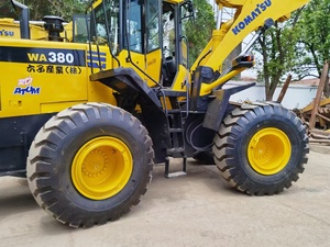 Chargeuse sur pneus Komatsu WA380 d'occasion, capacité de 6 tonnes, moteur Cummins, pompe hydraulique MOOG, équipement de construction - Product Image 2
