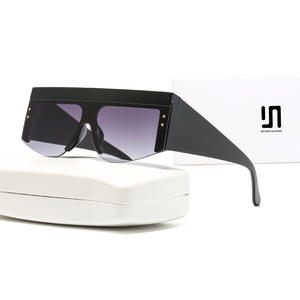 Gafas de Sol Mystic Square UV400 con Marco de PC Negro, Unisex, Estilo Retro Urbano, Marco Grande, Lentes Integradas - Product Image 5