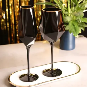 Calice da vino elegante senza piombo all'ingrosso bicchieri da vino in vetro nero cieco con accento di colore pieno con bordo in oro per eventi divertenti