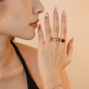 Bagues Cœur Tendance en Acier Inoxydable Plaqué Or 18K avec Zircon Blanc et Vert, Bijoux de Mariage Épais et Étanche pour Femme - Product Image 3