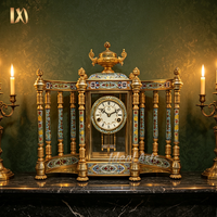 Horloge mécanique de luxe en laiton incrusté d'émail cloisonné pour la décoration intérieure de la maison