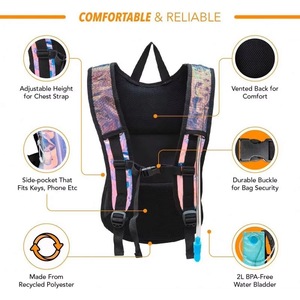 Muestra Gratuita de Mochila de Hidratación Iridiscente Camelbak Hecha de Poliéster Reciclado - Bolsa de Hidratación de 2L para Mujeres y Hombres - Product Image 2