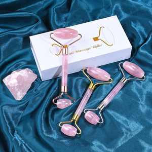 <span class=keywords><strong>Rullo</strong></span> facciale in pietra <span class=keywords><strong>di</strong></span> cristallo rosa naturale e strumento <span class=keywords><strong>di</strong></span> massaggio Guasha Lifting della pelle del viso <span class=keywords><strong>rullo</strong></span> facciale in <span class=keywords><strong>giada</strong></span> al quarzo rosa Gua Sha <span class=keywords><strong>Set</strong></span> - Product Image 2