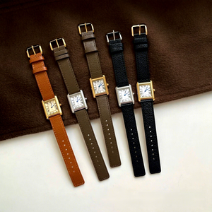 <span class=keywords><strong>Orologio</strong></span> al Quarzo da <span class=keywords><strong>Donna</strong></span> dal Design Retrò Classico con Quadrante a Lancette e <span class=keywords><strong>Cinturino</strong></span> <span class=keywords><strong>in</strong></span> <span class=keywords><strong>Pelle</strong></span> Quadrato per Pendolari - Product Image 5