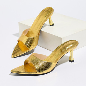Nuovi Mules Dorati Metallizzati Xuanhui per Donne, Tacco a Spillo 6,5cm, Punta Affusolata, Sandali con Motivo in Rilievo, Scarpe da Festa e Matrimonio - Product Image 5