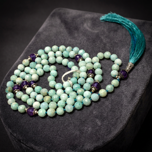 Collier de 108 perles Mala en Amazonite et Améthyste |   Perles de prière en pierres précieuses naturelles facettées |   Bijoux de yoga faits à la main pour femmes - Product Image 6