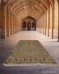 Alfombra de oración de seda de lujo Sacred Bloom, muy solicitada, suave, islámica, Sajjadah, musulmana, Janamaz, disponible para la venta. - Product Image 6