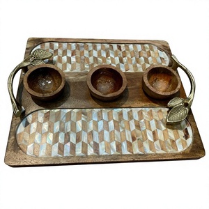Plateau de service en bois LORD avec 3 bols, incrustation de nacre, poignée en laiton, plateau décoratif pour collations, pour service à table - Product Image 1