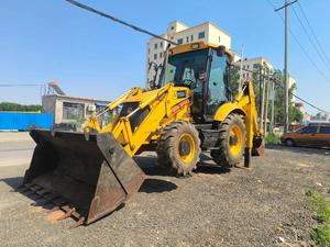 Chargeuse-pelleteuse jaune, poids opérationnel de 7000 kg, capacité de la benne de 1,1 m³, pour l'agriculture, l'aménagement paysager et les petites constructions - Product Image 1