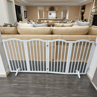 Barrière pliante 4 panneaux en bois massif pour animaux de compagnie, style sportif, avec fermeture à bouton et 2 supports de 60 cm, facile à utiliser pour chiens