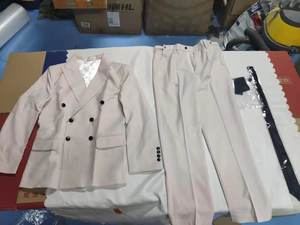 ชุดสูทผู้ชายสีเบจแบบสั่งตัด (เสื้อสูท+กางเกง) แบบ 2 ชิ้น กระดุมสองแถว ปกแบบ Notch Lapel ทรงเข้ารูป สไตล์ลำลอง สำหรับงานแต่งงาน - Product Image 6