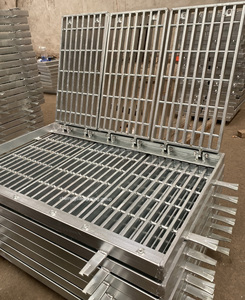 <span class=keywords><strong>Grille</strong></span> de drainage extérieure en acier au carbone durable et couvercle de <span class=keywords><strong>grille</strong></span> galvanisée pour tranchées d'évacuation des eaux pluviales - Product Image 4