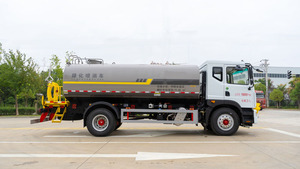 Camion-citerne à eau Dongfeng 4X2 chinois avec moteur diesel, réservoir de 16300 L pour pulvérisation de pesticides, lavage de garde-corps et aménagement paysager - Product Image 2