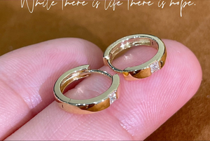 Xinfly 18K <b>Solid</b> <b>Gold</b> Hoop <b>Huggie</b> Earrings Princes Cut Natural Diamond Classic Style Unisex Wedding Earrings - Product Image 6