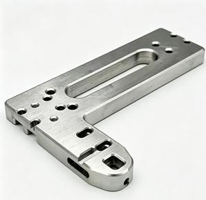 Produits métalliques en acier inoxydable sur mesure de haute précision, pièces usinées CNC, service de prototypage rapide - Product Image 6