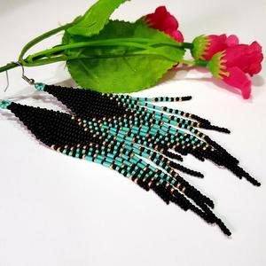 Pendientes Largos con Cuentas Hechos a Mano con Precisión - Product Image 1