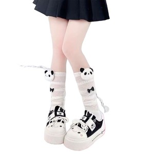 Calcetines de media pantorrilla con diseño de panda de dibujos animados para mujer, absorbentes del sudor, transpirables, estilo anime, con orejas de conejo y cabeza de panda. - Product Image 4