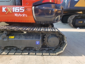 Mini-excavatrice sur chenilles Kubota KX165 d'occasion haute performance, 6 tonnes, fabriquée au Japon, certifiée CE, avec accessoires tarière et brise-roche - Product Image 6