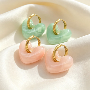 Pendientes de Aro Trenzados Chapados en Oro de 18K con Corazón de Resina Rosa y Corte Princesa, Colgantes de Moda, Pendientes de Declaración para Mujer al por Mayor - Product Image 3