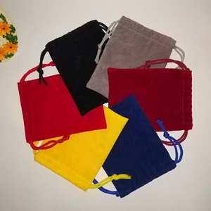 ถุงของขวัญกำมะหยี่สีสันหรูหราพร้อมโลโก้สั่งทำ ขนาด 5*7 ซม. ถุงผ้ารูดเชือกทำจากผ้ากำมะหยี่ ผ้าซาติน ผ้าออร์แกนซา ผ้าปอกระเจา สำหรับเก็บไวน์ - Product Image 3