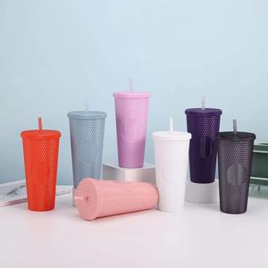 Vasos de Plástico Mate en Negro, Rosa, Rojo y Varios Colores, Estilo Starbucks, para Bebidas con Pajita, con Tapa y Pajita - Product Image 1