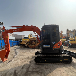 Mini-excavatrice sur chenilles Hitachi ZX55, poids opérationnel de 5 tonnes, avec godet de terrassement, moteur japonais - Product Image 3