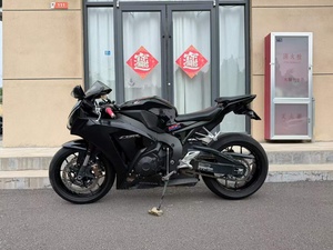Moto sportive d'occasion Honda CBR1000 Supr Sport 1000cc refroidie par eau, adaptée aux pilotes expérimentés - Product Image 4