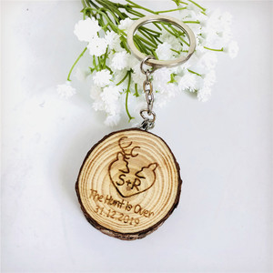 Portachiavi in Legno Personalizzato con Nomi degli <span class=keywords><strong>Sposi</strong></span>, <span class=keywords><strong>Accessori</strong></span> e Decorazioni per Matrimonio - Product Image 4