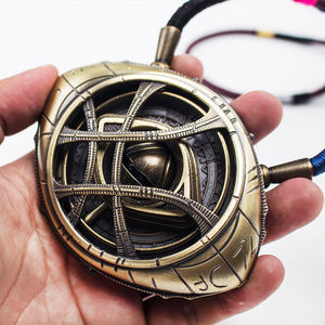 Collar de Aleación con <span class=keywords><strong>el</strong></span> Ojo de Agamotto del <span class=keywords><strong>Doctor</strong></span> <span class=keywords><strong>Strange</strong></span> de Marvel, Brillante, en una Exquisita Caja de Madera, 8.5cm, 0.25kg - Product Image 4