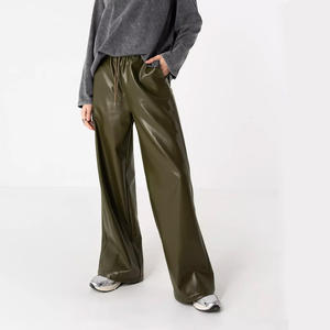 <span class=keywords><strong>Pantalon</strong></span> droit en similicuir personnalisé pour <span class=keywords><strong>femme</strong></span> |   <span class=keywords><strong>Pantalon</strong></span> en similicuir à la <span class=keywords><strong>coupe</strong></span> décontractée et ajustée pour un look élégant et sans effort - Product Image 1