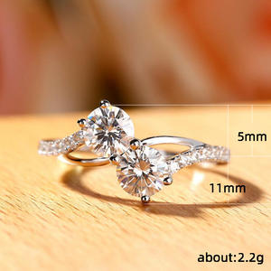 Anello da Donna F283 in Oro Bianco con Diamante Taglio Brillante Rotondo Colore G Naturale, Gioiello di Fidanzamento con Diamanti Laterali - Product Image 5