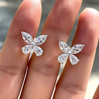 Kadınlar için Kübik Zirkonya Kelebek Küpe, 15mm, Beyaz Altın Kaplama Pirinç Zarif Mini Kelebek Kulak Çivileri, Beyaz Altın