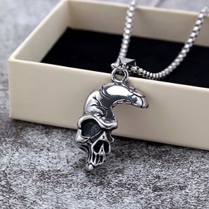 Collier pendentif crâne en acier inoxydable pour homme, style punk, design asymétrique, forme géométrique, bijoux tendance - Product Image 2