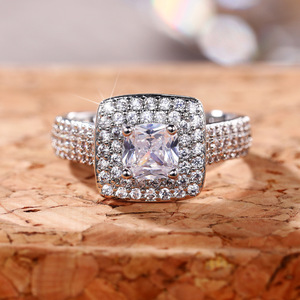 Anello con Accento Quadrato Princess per Donne, Elegante Accessorio da Dito per Proposte, Feste e Matrimoni, Idea Regalo - Product Image 3