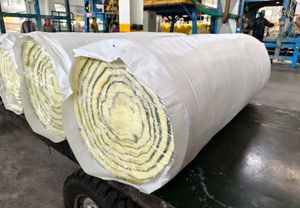 Rouleau <span class=keywords><strong>de</strong></span> <span class=keywords><strong>laine</strong></span> <span class=keywords><strong>de</strong></span> <span class=keywords><strong>verre</strong></span> <span class=keywords><strong>de</strong></span> conception moderne A1 Isolation non combustible <span class=keywords><strong>de</strong></span> fabrication britannique pour une utilisation en entrepôt Matériau en fibre <span class=keywords><strong>de</strong></span> <span class=keywords><strong>verre</strong></span> - Product Image 3