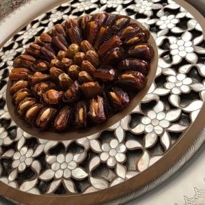 Grossiste Beau plateau rond artisanal en nacre incrustation plateau en bois foncé décoration plateau EID Ramadan fabriqué au Vietnam - Product Image 2