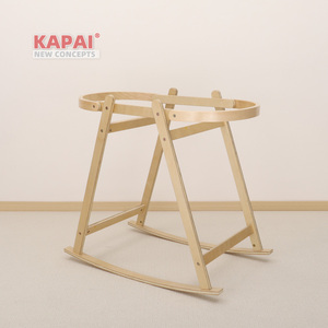 Soporte de madera natural para cesta Moisés, trapezoidal, plegable, con base oscilante estable y anillo curvo para bebés recién nacidos. - Product Image 2