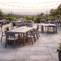 Table d'extérieur moderne en plastique durable et imperméable pour la détente, idéale pour la cour, le balcon, le café, le patio, le jardin, meubles d'extérieur, table de patio
