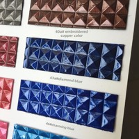 Tissu en cuir synthétique PVC à motif diamant surélevé brillant de 1,0 mm, effet tridimensionnel, doux, pour revêtement et fond.