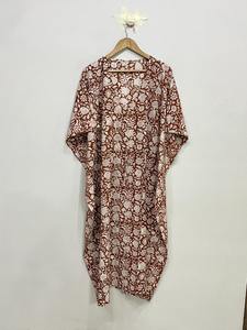 Caftán Corto de Seda Pura, Impresión Digital, Transpirable, Ecológico, Estampado Floral, Corte Holgado, Aproximadamente 47 Pulgadas, Proveedor de la India - Product Image 6