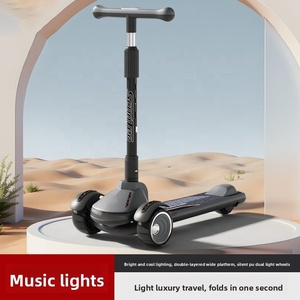 Trottinette pour enfants sans pédales, pliable, à glisse fluide, avec musique et lumières, pour les enfants de 3 à 6 ans - Product Image 3