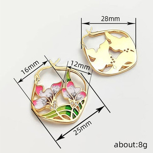 Orecchini Pendenti Floreali Smaltati Color Oro per Donne, Gioielli di Moda Freschi e Pastorali per Vacanze - Product Image 4