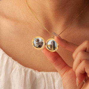 Collar con colgante de medallón personalizado al por mayor de acero inoxidable 316L chapado en oro de 14k y 18k con diseño de moneda y foto para mujeres y hombres - Product Image 4