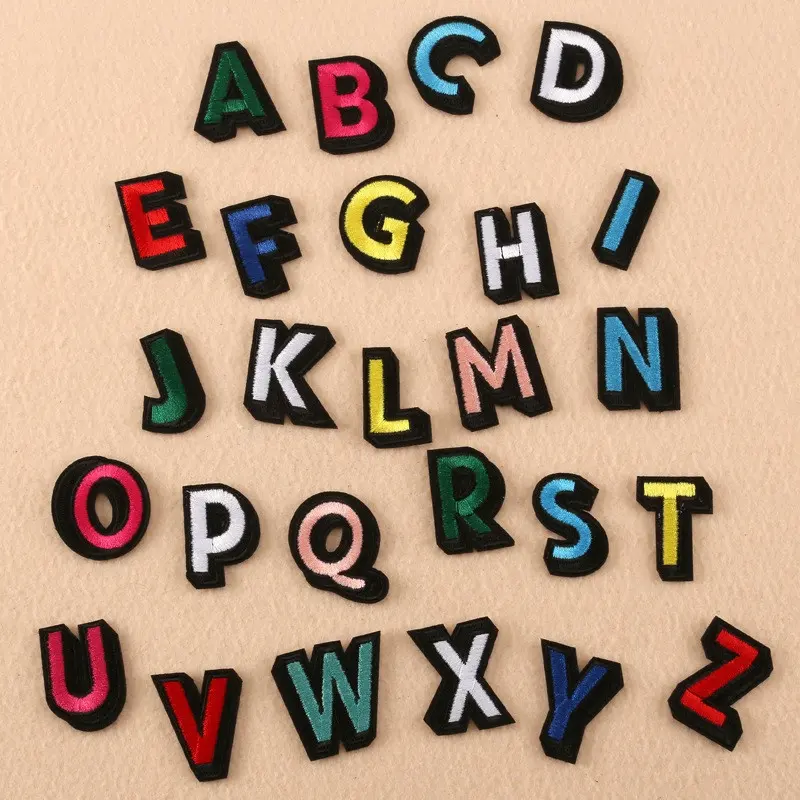 A-Z couleur dessin animé Lettre Alphabet Anglais Mixte Fer Brodé Sur Le Patch Pour Vêtements Badge Pâte Pour Sac De Vêtements Pantalon